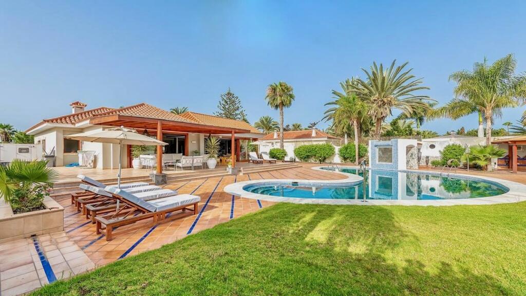 Dunes, Freedom, and Naked Fun in Spain with Everything to Sea • Nomadic