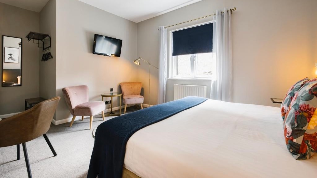 The Borough hotel room near London Bridge.